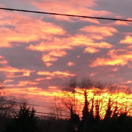 A Clair Matin Appartement Estang Buitenkant foto