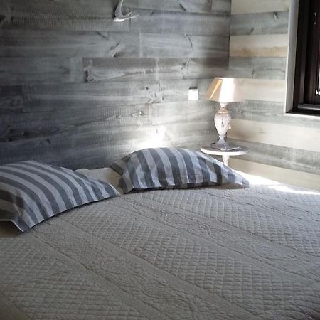 A Clair Matin Appartement Estang Buitenkant foto