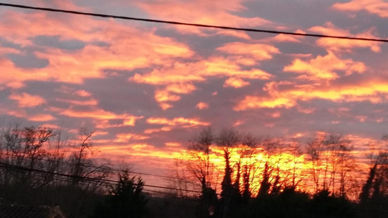 A Clair Matin Appartement Estang Buitenkant foto
